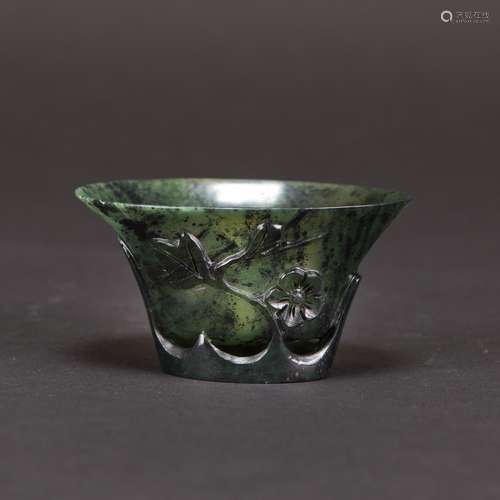 CHINESE CARVED SPINACH JADE CUP (TINY CHIPS ON MOUTH RIM)