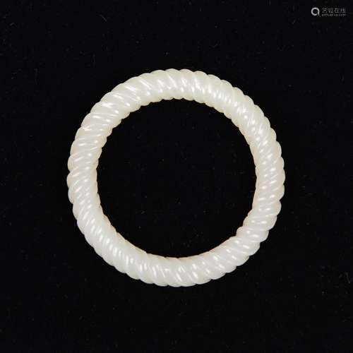 A WHITE JADE BRACELET