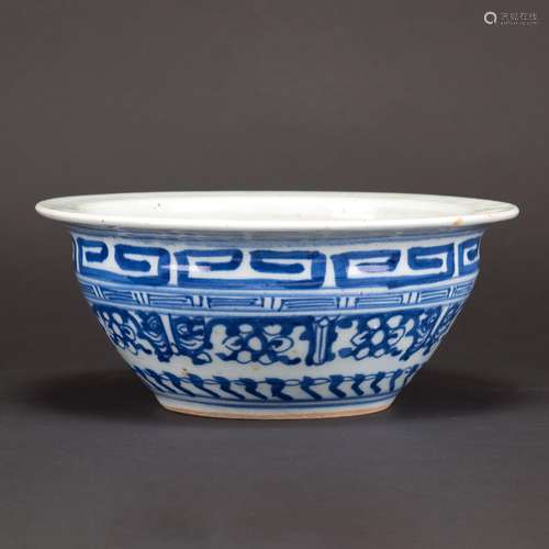 LARGE CHINESE BLUE AND WHITE BOWL