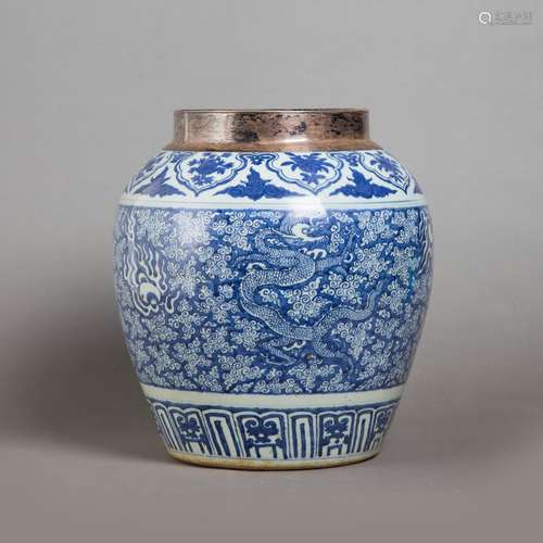 A BLUE AND WHITE 'DRAGON' JAR, MING DYNASTY, WANLI...