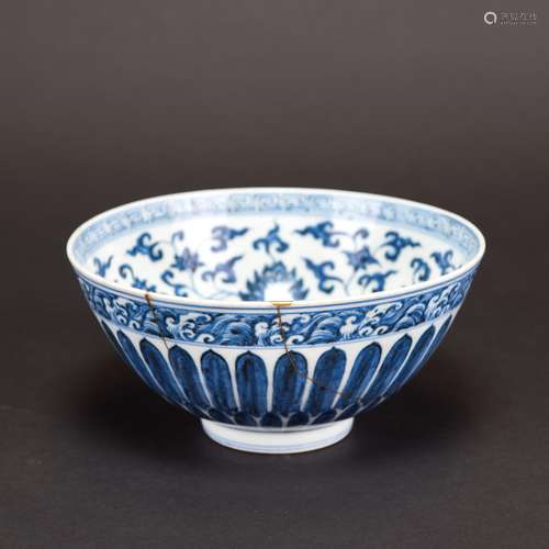 A BLUE AND WHITE BOWL, XUANDE PERIOD, MING DYNASTY