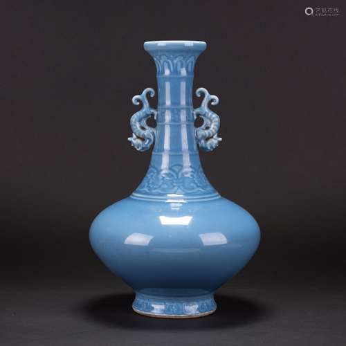 A SKY-BLUE GLAZED DOUBLE-EAR VASE, 19TH CENTURY