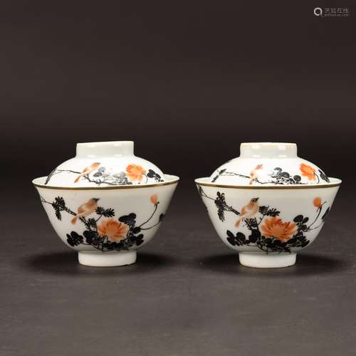 A PAIR GRISAILLE-DECORATED IRON RED 'FLOWER&BIRD&#x...