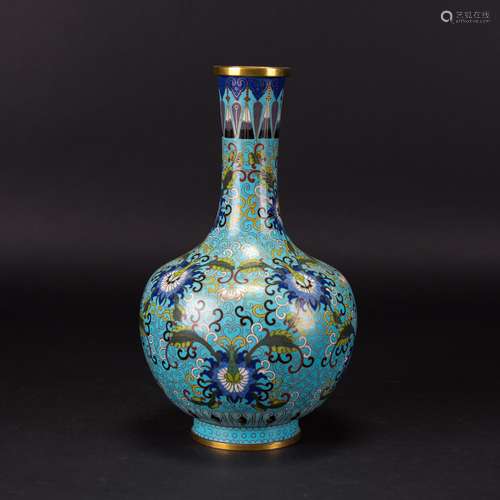 A CHINESE CLOISONNE ENAMEL BOTTLE VASE, QING DYNASTY