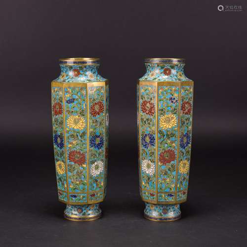 A PAIR OF CLOISONNE 'CHRYSANTHEMUM' VASES, QING DY...