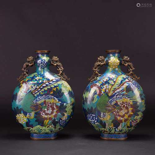 A PAIR OF CLOISONNE AND GILT BRONZE MOONFLASKS, QING DYNASTY