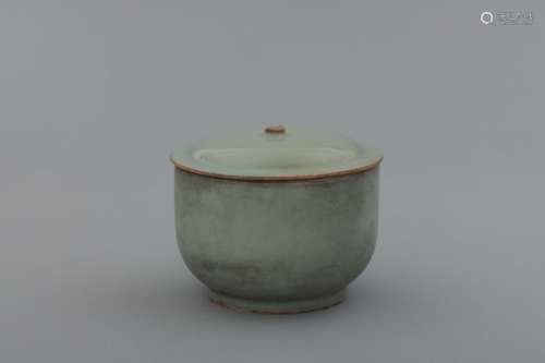 Song Longquan celadon lidded teabowl