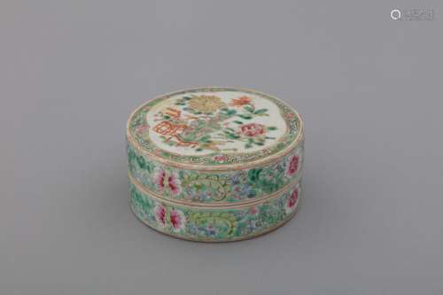 Qing famille rose floral covered box