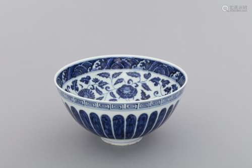 Qing blue and white floral porcelain teabowl