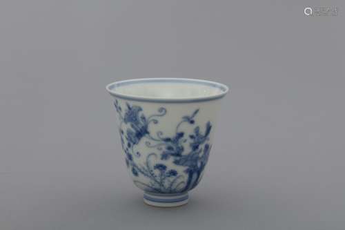 Qing blue and white floral porcelain cup