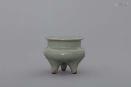 Song Longquan celadon tripot-censer