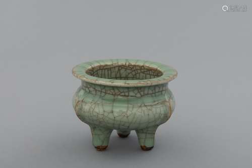 Song Longquan celadon tripot-censer