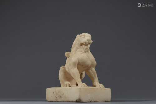 Tang powerful marble lion