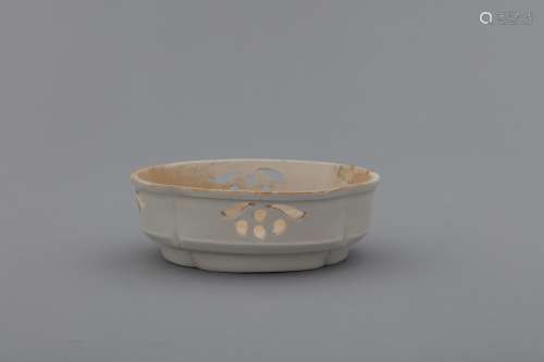 Song Ding hollowed white glazed charger