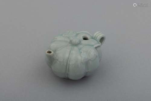 Song scholar Longquan celadon water-dropper