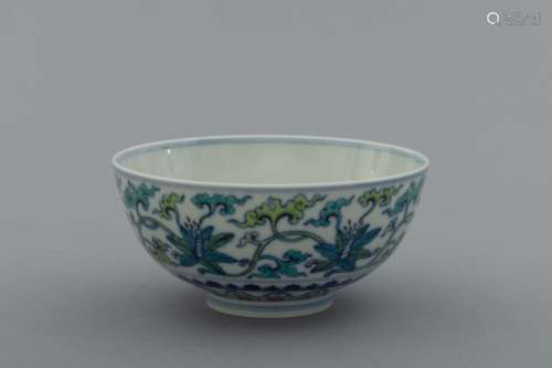 Qing small Doucai(underglazed contending colors) floral bowl