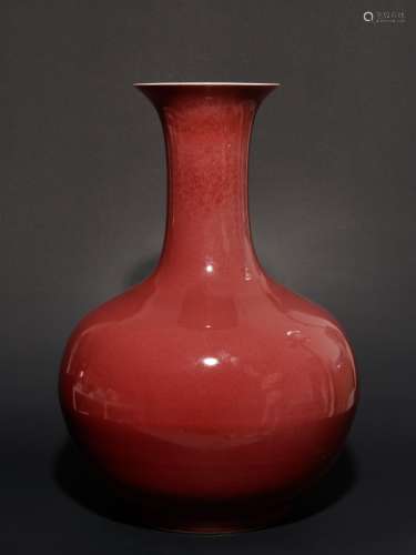 20世纪80-90年代 豇豆红釉天球瓶