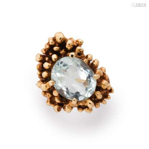 An aquamarine and fourteen karat gold ring