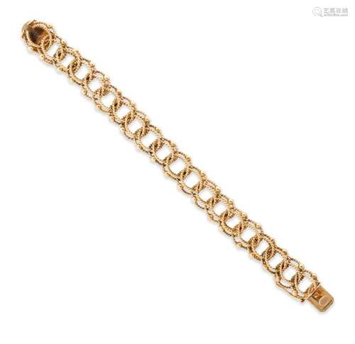 A fourteen karat gold bracelet