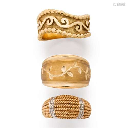 A group of ten karat gold ring