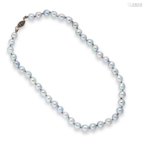 A Tahitian grey pearl necklace