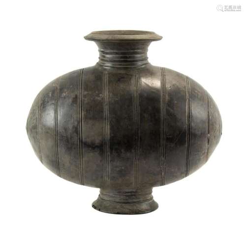 Chinese Han dynasty cocoon-form vessel