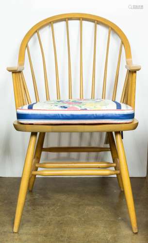 Mid century Modern spindle back chair, 34