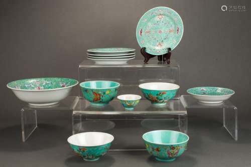 (lot of 12) Chinese famille rose turquoise ground wares