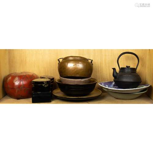 One shelf of Japanese miscellaneous decorative items