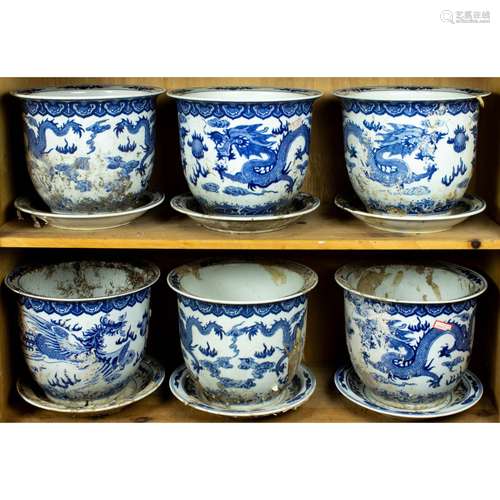 (lot of 6) Chinese blue and white 'dragon' jardinieres