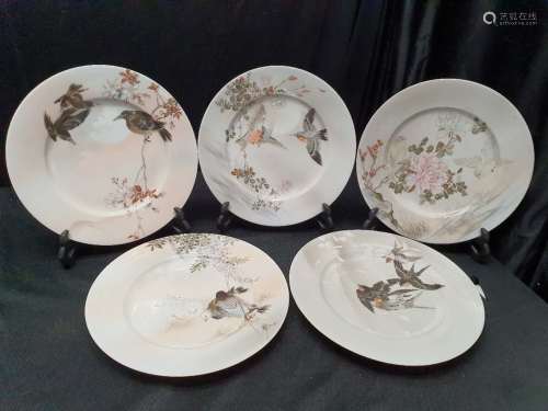 Fine Japanese Meiji dish  with Floral Decorations, Signed