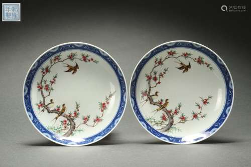 A Pair Blue-and-white Dish with Flower and Bird Patterns Des...