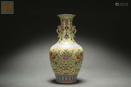 Famille Rose Vase with Interlaced Lotus Patterns Design on A...