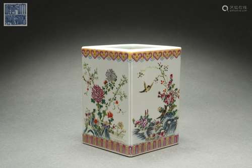 Famille Rose Brush Holder with Flower and Bird Design, Qianl...