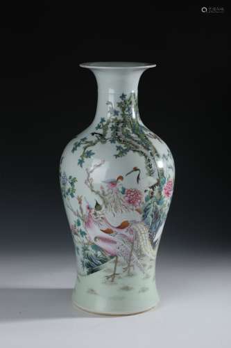 A Chinese porcelain vase