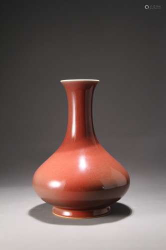 A Chinese porcelain vase