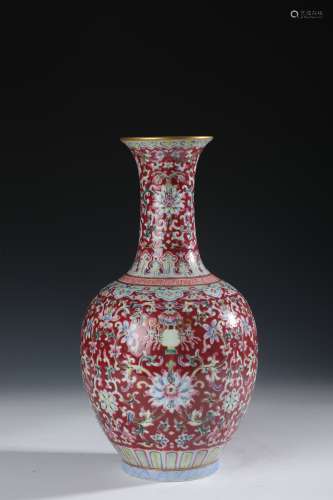 A Chinese porcelain vase