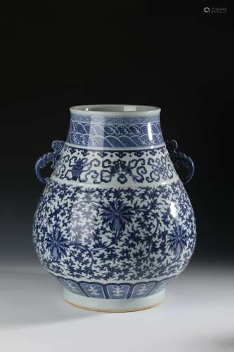 A Chinese porcelain vase