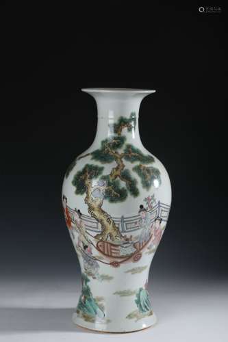 A Chinese porcelain vase