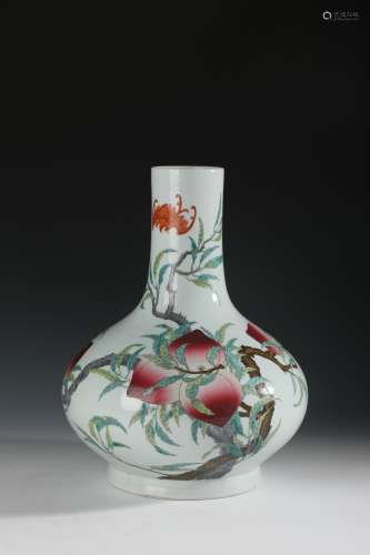 A Chinese porcelain vase