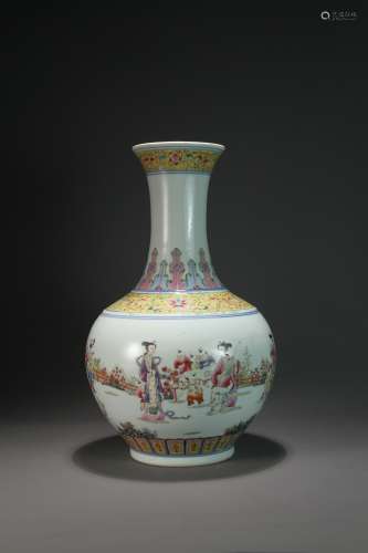 A Chinese porcelain vase