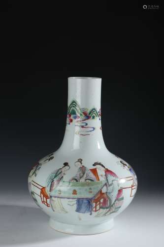 A Chinese porcelain vase