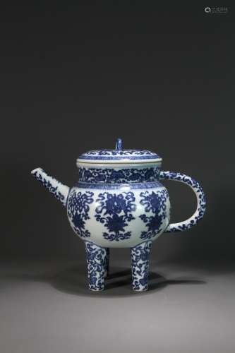 A Chinese porcelain pot