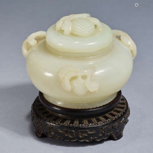 A small jade jar with cover, embossed with litchi,Qing dynas...