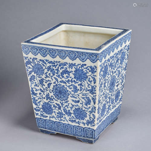 A large blue and white 'lotus' flowerpot,Yuan dynasty
