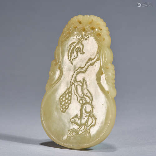 A yellow jade plaque,Qing dynasty