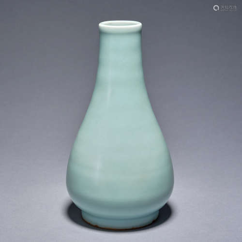 A Longquan celadon vase, Song dynasty