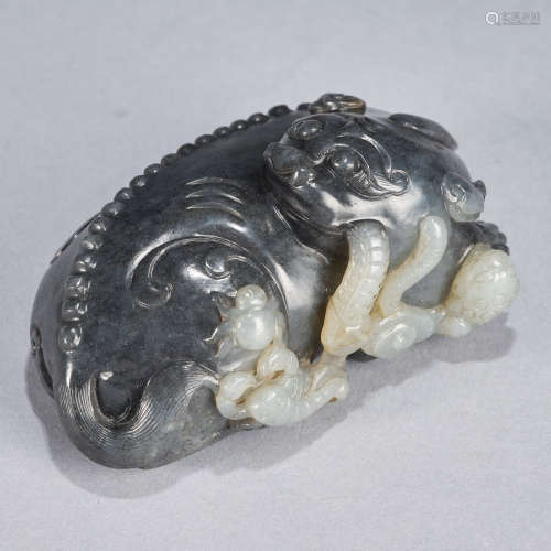 A jade carving of lion,Qing dynasty