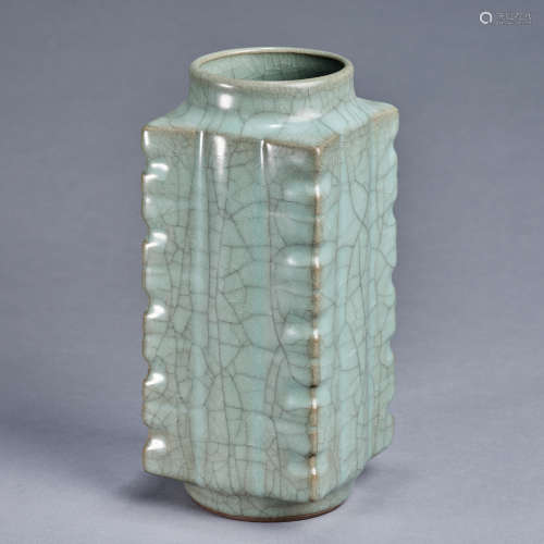 A cong-shaped Guan Kiln vase,Song dynasty