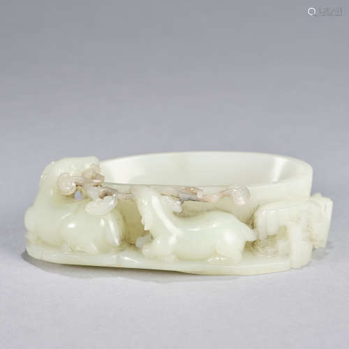 A jade 'three sheepss and lingzhi' brush washer,Qing dynasty
